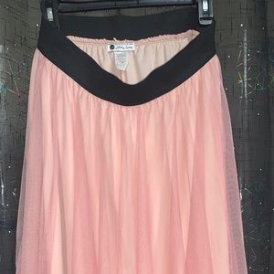 Tulle midi skirt. Peach/ pink in color Size XL